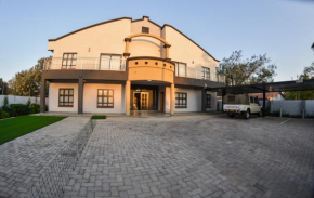 KAY'S TWO-BED SELFCATERING APARTMENT@21211